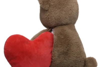 하트 모양 파우치가 있는 곰인형